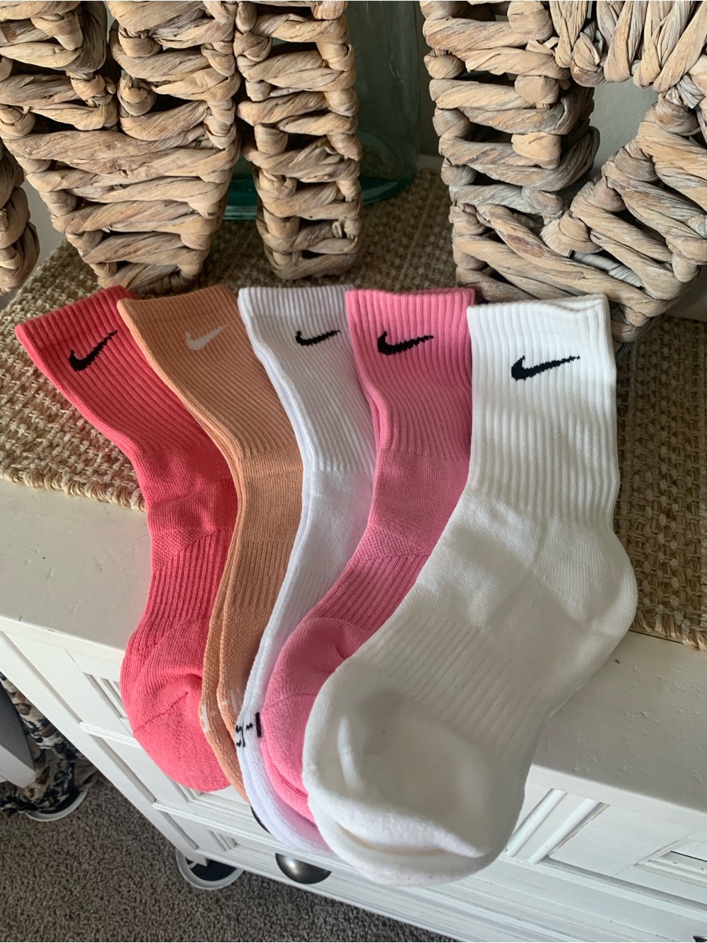 Brand New Women’s Nike Crew Socks Pack in White, Pink, Coral and Peach - Picture 5 of 5